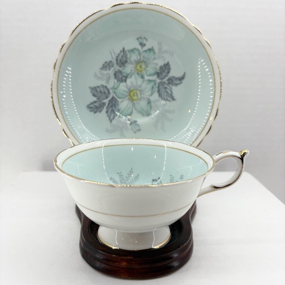 Rare Vintage Paragon Double Gold Royal Warrant Teacup & Saucer A703-4 Floral